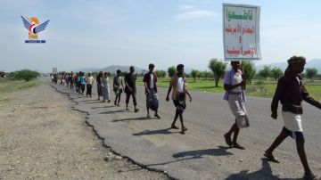 مسيرات راجلة لخريجي دورات طوفان الأقصى في مديريات الحديدة