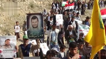 مسيرات في عدد من مديريات حجة وفاءا لدماء الشهداء وتأكيدا على الجهوزية مسيرات في عدد من مديريات حجة وفاءا لدماء الشهداء وتأكيدا على الجهوزية