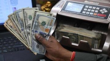 الدولار يتراجع بسبب التوتر التجاري بين الصين وأمريكا