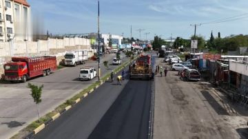 تواصل أعمال صيانة طريق مفرق ماوية الحوبان جولة سوفتيل تواصل أعمال صيانة طريق مفرق ماوية الحوبان جولة سوفتيل