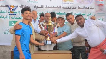 الحديدة .. يرموك الحي التجاري يتغلب على الأقصى في افتتاح بطولة كرة القدم على كأس الشهيد الغماري الحديدة .. يرموك الحي التجاري يتغلب على الأقصى في افتتاح بطولة كرة القدم على كأس الشهيد الغماري