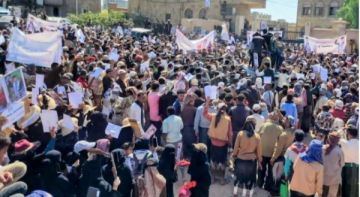 تظاهرات متجددة في تعز تندد بمقتل محام برصاص قوة أمنية