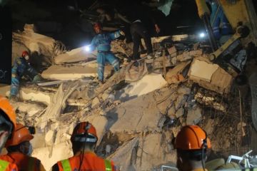 زلزال تركيا اليوم يهز باليكسير ويسقط مباني.. السكان في الشوارع والسلطات تعلن الطوارئ