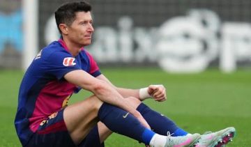 برشلونة يعلن إصابة ليفاندوفسكي في الفخذ برشلونة يعلن إصابة ليفاندوفسكي في الفخذ