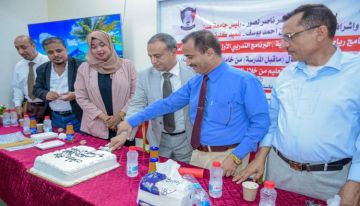 رئيس جامعة عدن يتفقد ختام البرنامج التدريبي لإعداد وتصميم الألعاب التعليمية بكلية التربية