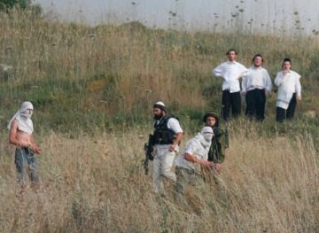 مستوطنون صهاينة يشنون سلسلة اعتداءات على الفلسطينيين بمناطق متفرقة بالضفة مستوطنون صهاينة يشنون سلسلة اعتداءات على الفلسطينيين بمناطق متفرقة بالضفة