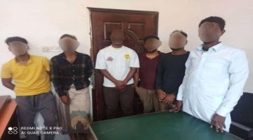 ضبط حالة تزوير في مركز الأحوال المدنية بمديرية المنصورة بعدن ضبط حالة تزوير في مركز الأحوال المدنية بمديرية المنصورة بعدن