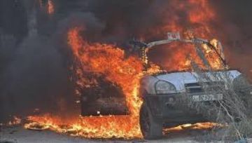 مستوطنون يحرقون 3 مركبات فلسطينية وسط الضفة مستوطنون يحرقون 3 مركبات فلسطينية وسط الضفة