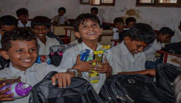  هلال الإمارات ينير القرى النائية.. 5 آلاف طالب يستفيدون في حضرموت