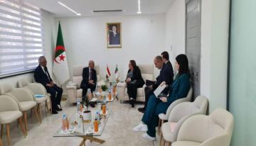 السفير اليزيدي يبحث تعزيز التعاون الثنائي في التعليم الفني بين بلادنا والجزائر السفير اليزيدي يبحث تعزيز التعاون الثنائي في التعليم الفني بين بلادنا والجزائر