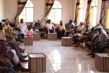 مشايخ ووجهاء سقطرى يحذرون شركة إماراتية ويجددون رفضهم لاستقدام عناصر عسكرية من خارج الأرخبيل مشايخ ووجهاء سقطرى يحذرون شركة إماراتية ويجددون رفضهم لاستقدام عناصر عسكرية من خارج الأرخبيل