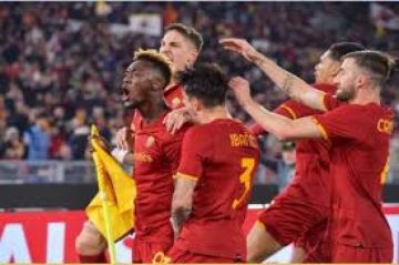 روما يواجه ميلان في مباراة مهمة بالدوري الإيطالي