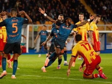 نابولي يهزم ليتشي ويعزز صدارته للدوري الإيطالي نابولي يهزم ليتشي ويعزز صدارته للدوري الإيطالي