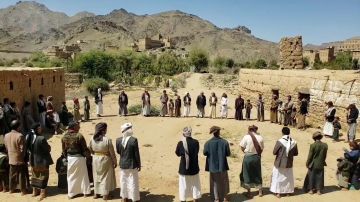 وقفات في مأرب وفاء لدماء الشهداء وتأكيدا على مواصلة التعبئة وقفات في مأرب وفاء لدماء الشهداء وتأكيدا على مواصلة التعبئة