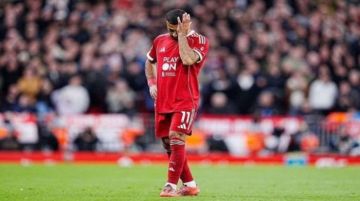 محمد صلاح يثير الجدل بعد حذف صورته بقميص ليفربول محمد صلاح يثير الجدل بعد حذف صورته بقميص ليفربول