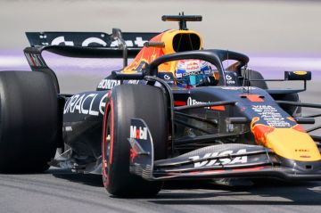 الإسباني ألونسو يسجل أسرع زمن في التجارب الحرة لجائزة سنغافورة الكبرى للفورمولا1