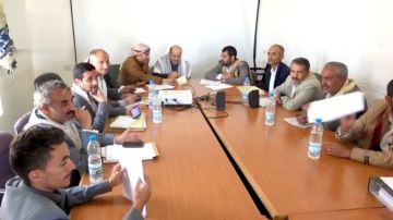 اجتماع لمناقشة مناقشة مستوى تنفيذ المشاريع التنموية في عمران