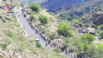 مسير وعرض شعبي لثلاثة آلاف من قوات التعبئة في مديرية جبل رأس بالحديدة مسير وعرض شعبي لثلاثة آلاف من قوات التعبئة في مديرية جبل رأس بالحديدة