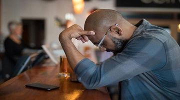 كيف أصبحت مواقع التواصل الإجتماعي مصدر أذى نفسي