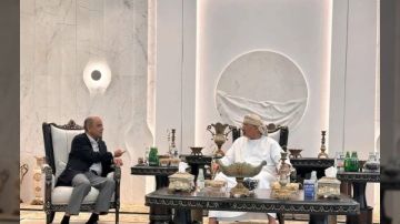 لقاء أبوظبي بين عيدروس الزبيدي وسالم بن بريك يثير موجة سخرية وتفاعل واسع