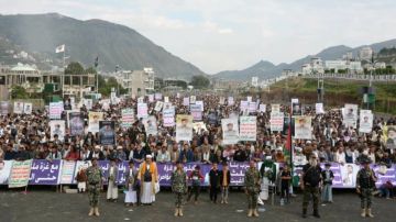 380 مسيرة حاشدة في إب وفاء لدماء الشهداء وتتويجا لعامين من العطاء 380 مسيرة حاشدة في إب وفاء لدماء الشهداء وتتويجا لعامين من العطاء