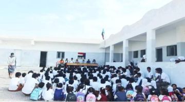 انتقالي المحفد يتفقد العملية التعليمية في مدرسة الشهيد شلال ويكرم أوائل الطلاب