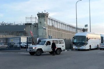 تحرك شاحنات إسرائيلية استعدادا لإطلاق سراح أسرى فلسطينيين