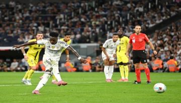 ريال مدريد يضرب فياريال بثلاثية ويتصدر الليجا الإسبانية مؤقتا ريال مدريد يضرب فياريال بثلاثية ويتصدر الليجا الإسبانية مؤقتا