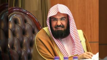 عبدالرحمن السديس يبرز دور معلمي الحرمين الشريفين في يوم المعلم العالمي