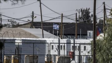 نقل الأسرى فلسطينيين إلى سجني كتسيعوت و عوفر الصهيونيين تمهيدا للأفراج عنهم نقل الأسرى فلسطينيين إلى سجني كتسيعوت و عوفر الصهيونيين تمهيدا للأفراج عنهم