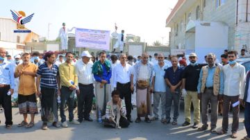 تدشين حملة الرش الضبابي لمكافحة نواقل الأمراض بمدينة الحديدة