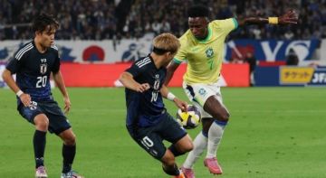 منتخب اليابان يحقق مفاجأة ويتغلب على نظيره البرازيلي منتخب اليابان يحقق مفاجأة ويتغلب على نظيره البرازيلي
