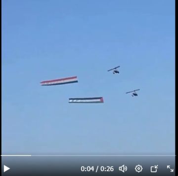 مصر تثير جدل بتحليق شراعية بالعلم الفلسطيني مصر تثير جدل بتحليق شراعية بالعلم الفلسطيني