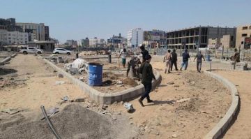 الداؤودي يكشف عن إنشاء خمس حدائق جانبية لتطوير شارع التسعين بعدن الداؤودي يكشف عن إنشاء خمس حدائق جانبية لتطوير شارع التسعين بعدن