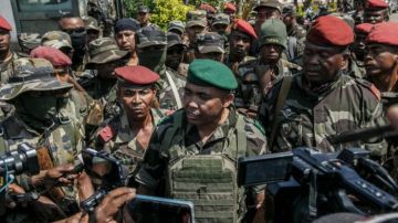 رئيس مدغشقر يحذر من محاولة انقلاب بعد انضمام جنود إلى احتجاجات رئيس مدغشقر يحذر من محاولة انقلاب بعد انضمام جنود إلى احتجاجات