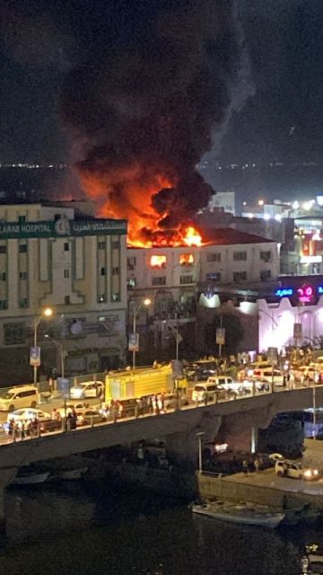 إخلاء مستشفى العرب بالمكلا بعد اندلاع حريق ضخم إخلاء مستشفى العرب بالمكلا بعد اندلاع حريق ضخم