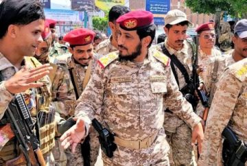 استهداف قائد لواء حرس رئاسي بعبوة ناسفة وسط مدينة تعز استهداف قائد لواء حرس رئاسي بعبوة ناسفة وسط مدينة تعز