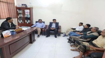 الفريق الرئاسي يطلع على سير العمل في مكتب الصناعة والتجارة بشبوة