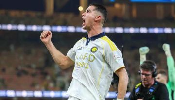 رونالدو أول ملياردير في تاريخ كرة القدم رونالدو أول ملياردير في تاريخ كرة القدم