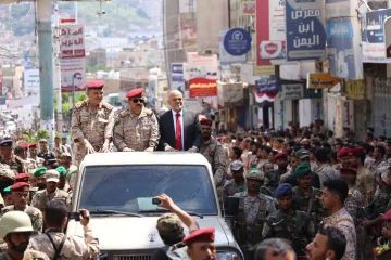 وزير الدفاع من تعز : المعارك قادمة.. استعدوا لاستعادة الدولة