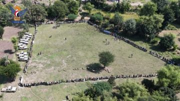 تعز .. وقفة لقبائل شرعب الرونة تجديدا للعهد وإعلان البراءة من الخونة