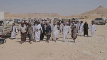 مدير عام الأمن والشرطة بالمهرة يتفقد مركز الفرط ونقطة الفتخ بمديرية منعر