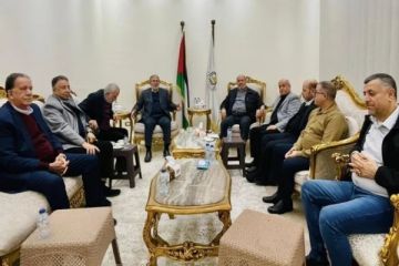 حماس تعقد اجتماعا مع فتح قبل لقاء الفصائل الفلسطينية في القاهرة حماس تعقد اجتماعا مع فتح قبل لقاء الفصائل الفلسطينية في القاهرة