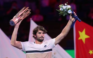 فاشيرو يتوج بلقب بطولة شنغهاي للتنس