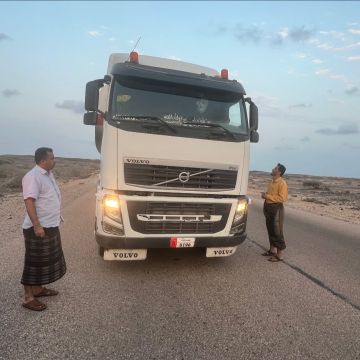 قيادة كهرباء عدن تشرف على تحرك ناقلات النفط الخام من منطقة أحور عقب نجاح وساطة لرفع القطاع قيادة كهرباء عدن تشرف على تحرك ناقلات النفط الخام من منطقة أحور عقب نجاح وساطة لرفع القطاع