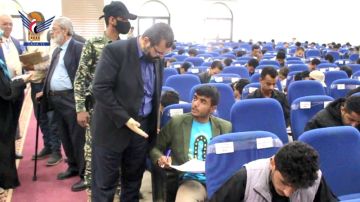 ألفان و895 من حملة البكالوريوس والدبلوم يؤدون اختبار مزاولة المهنة بصنعاء ألفان و895 من حملة البكالوريوس والدبلوم يؤدون اختبار مزاولة المهنة بصنعاء