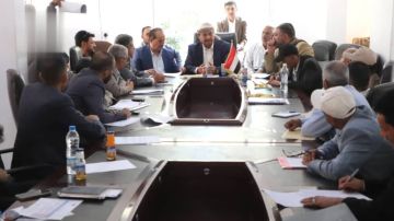 اجتماع لمناقشة آلية التنسيق بين الجهات الخدمية لتنفيذ مشاريع البنى التحتية في أمانة العاصمة اجتماع لمناقشة آلية التنسيق بين الجهات الخدمية لتنفيذ مشاريع البنى التحتية في أمانة العاصمة