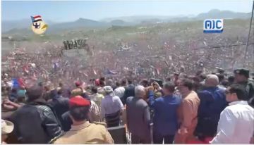 شاهد بالفيديو .. سيول بشرية مليونية تهتف للرئيس الزبيدي في الضالع شاهد بالفيديو .. سيول بشرية مليونية تهتف للرئيس الزبيدي في الضالع