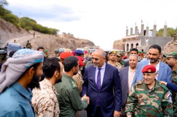 الرئيس الزبيدي يصل إلى الضالع للمشاركة بالاحتفالات الشعبية