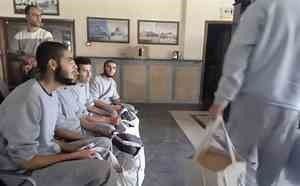 العدو الإسرائيلي يفرج عن 13 معتقلا فلسطينيا من قطاع غزة العدو الإسرائيلي يفرج عن 13 معتقلا فلسطينيا من قطاع غزة